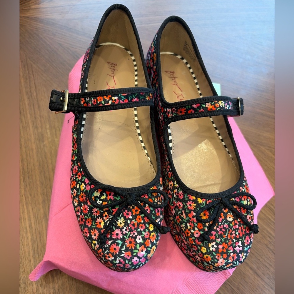 Betsey Johnson Hellena BLACK DITSY FLORAL size 9 - New No Box